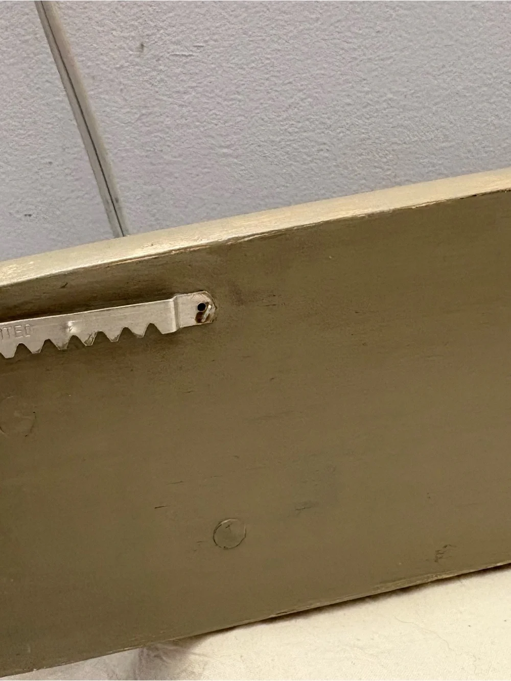 Decorative Wooden Wall Hook Rack in Oatmeal Gray with Scenic Details